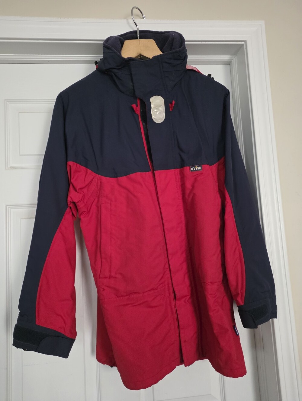 Gill Men’s Navy and Red Face Patch Coast Jacket. Size Small.